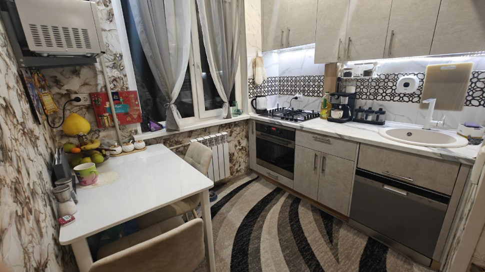 Продается 3- х комнатная квартира, ул. 50-й Гвардейской дивизии дом 8, арт. 5408