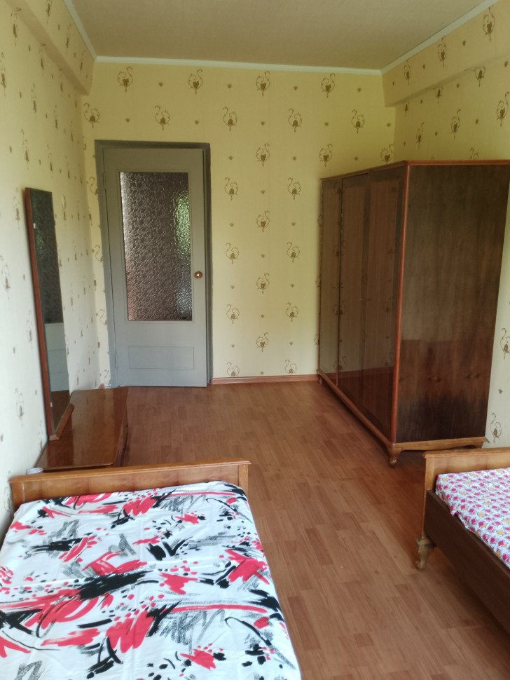 Продается 4-х комнатная квартира, пл. Петровского, арт. 4812