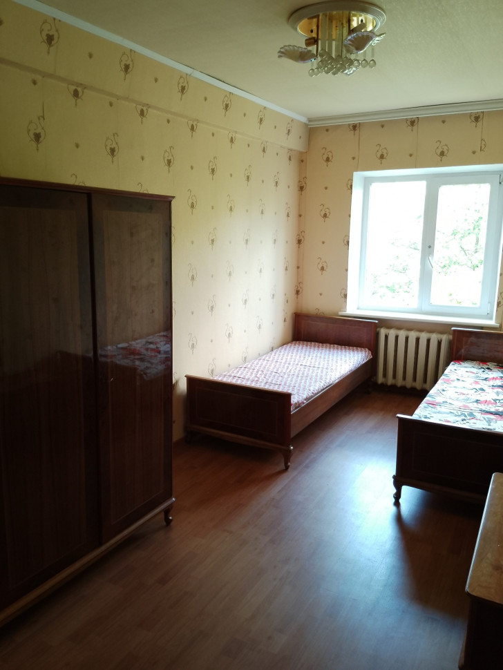 Продается 4-х комнатная квартира, пл. Петровского, арт. 4812