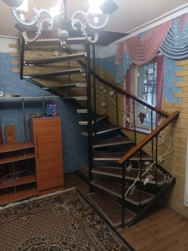 Продается 2-х этажный дом, ул. Горького, ориентир гостиница "Великобритания" , арт. 5175