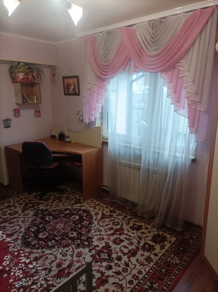 Продается 2-х этажный дом, ул. Горького, ориентир гостиница "Великобритания" , арт. 5175