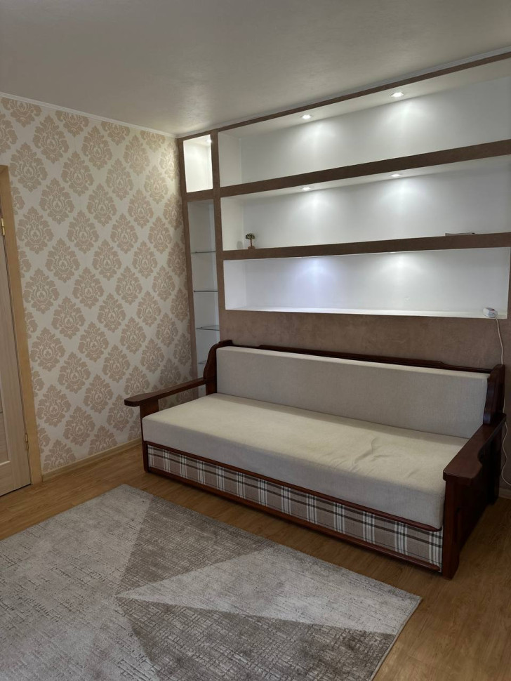 Продаётся 2 - х комнатная квартира, пр.-т Ватутина арт. 4640