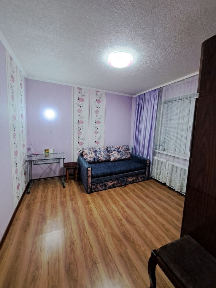 Продается 2 - х комнатная квартира, Цветочный арт 2701