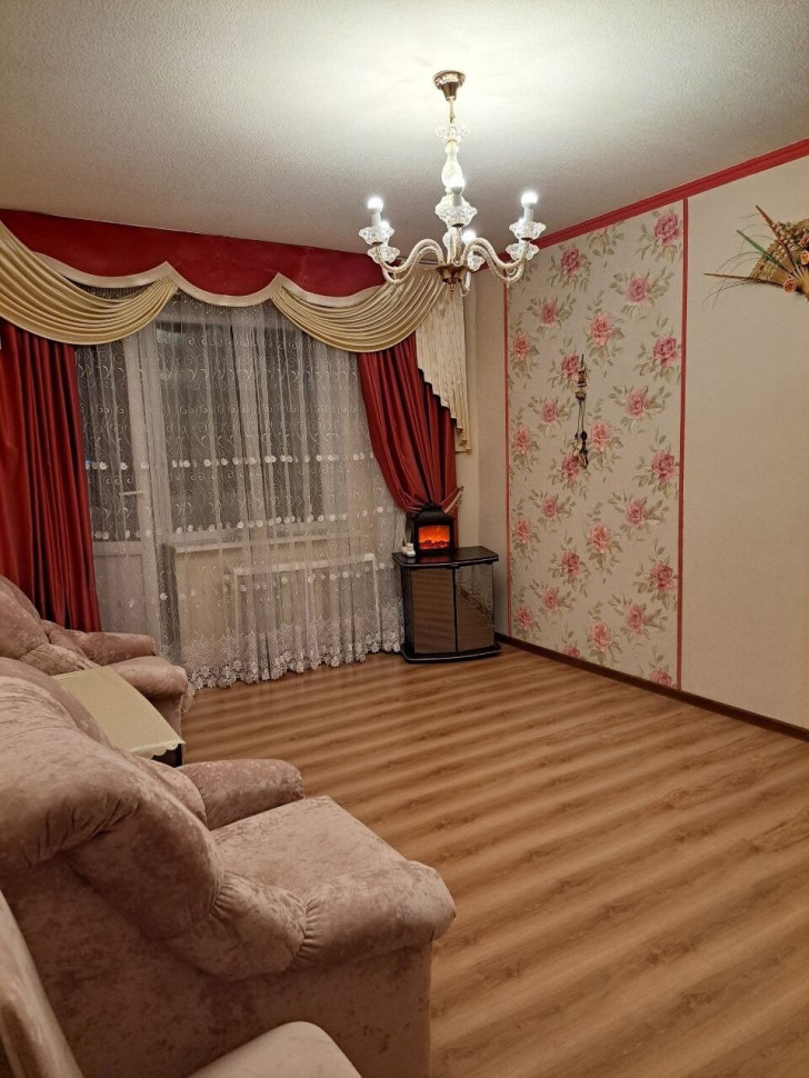 Продается 2 - х комнатная квартира, Цветочный арт 2701