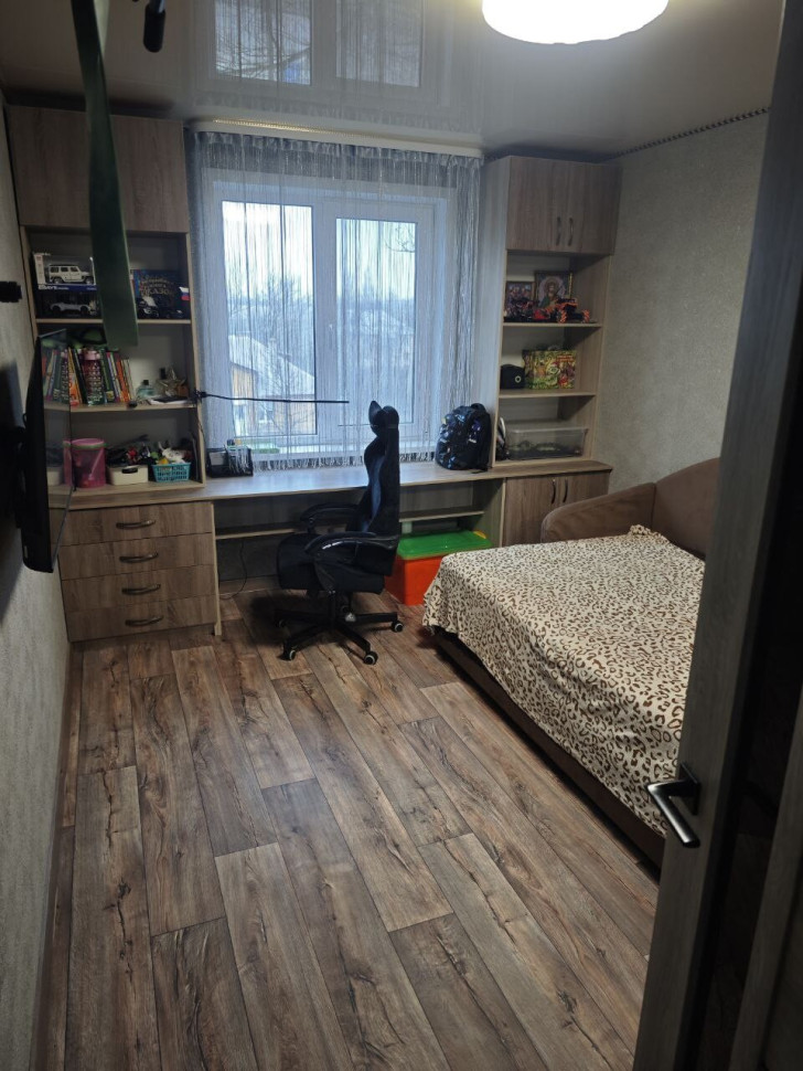 Продается 4 - х комнатная квартира, пр-т Офицерский арт 3509