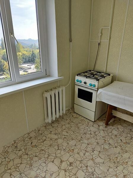 Продается 1 комнатная квартира, микр. Октябрьский 928